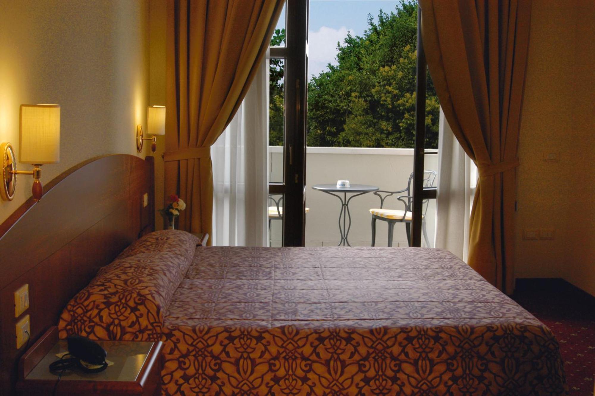 Hotel Smeraldo Lazise Exterior foto